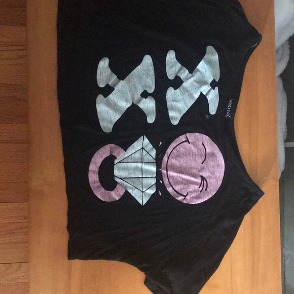 Off the shoulder graphic crop top - Picture 3 of 3